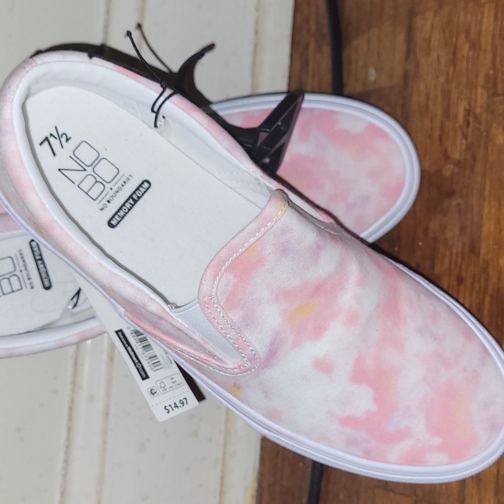 Shoes - Picture 3 of 4
